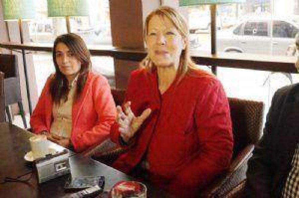 �Scioli y Macri nos quieren hacer creer que pueden administrar el Estado que ayudaron a saquear�