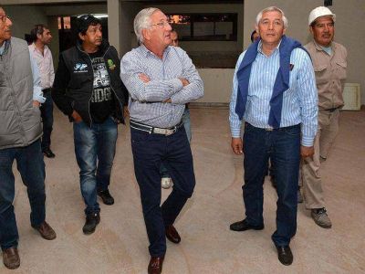 Fellner se comprometi� a reactivar la construcci�n de una escuela en Perico
