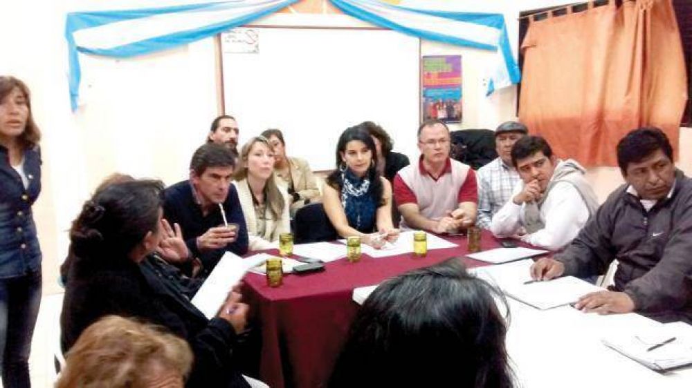 Cansino volvi� a la mesa de gesti�n de villa Asunci�n y otra vez recibi� cr�ticas