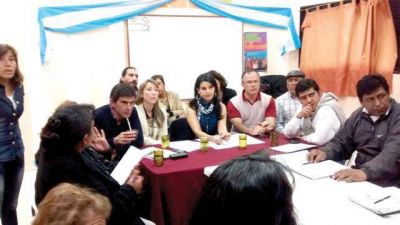 Cansino volvi� a la mesa de gesti�n de villa Asunci�n y otra vez recibi� cr�ticas