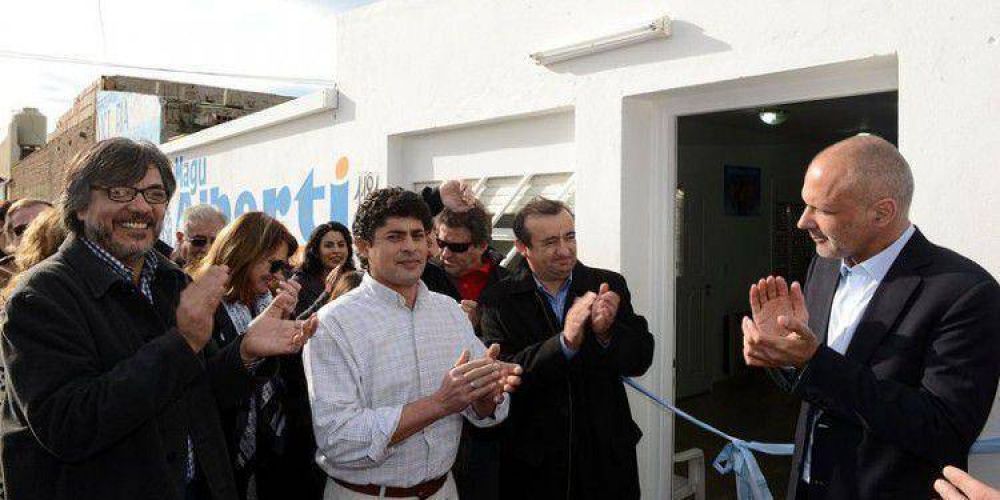 EN RADA TILLY: Buzzi inaugur� una nueva casa peronista del Frente para la Victoria