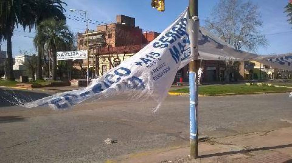 Federico Guibaud denunci� la rotura de 56 pasacalles