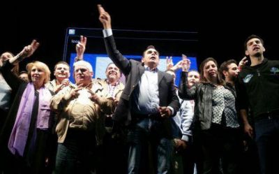 En un multitudinario acto, Molina mostr� fuerza y se prepara para enfrentar a Z�ccaro