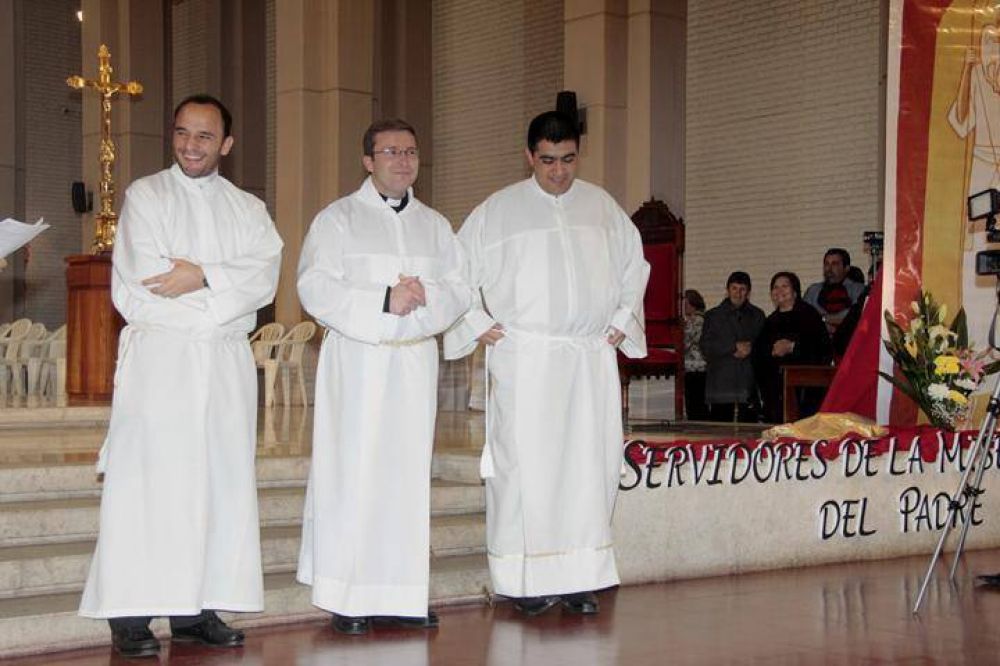 Tres nuevos sacerdotes en San Juan