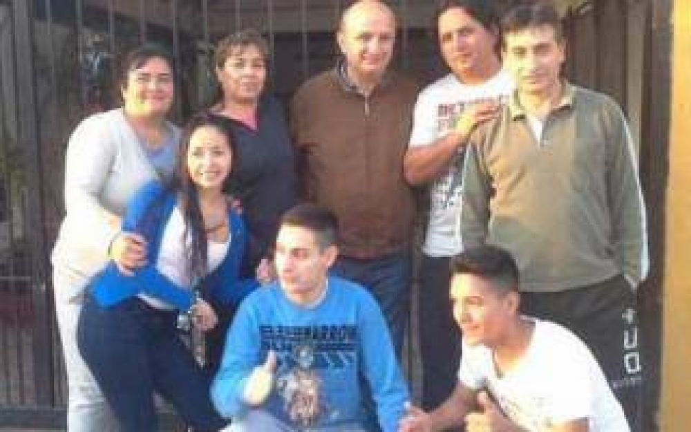 Russo comienza a cerrar su campa�a en Lan�s junto a Felipe Sol�.