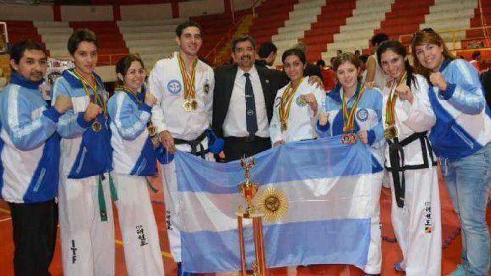 Tucumanos trajeron cinco galardones en la Competencia Pro Taekwondo internacional Bolivia 2015