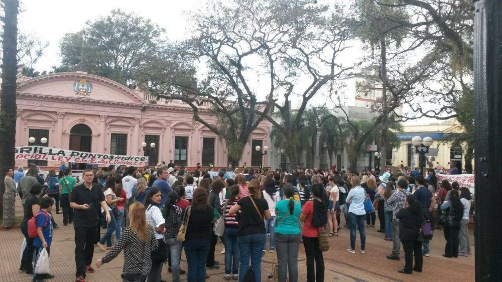 Docentes atribuyen al Gobierno la continuidad del conflicto