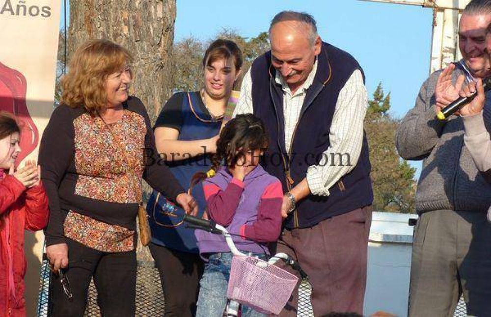Emoci�n y alegr�a en la �21� Fiesta del D�a del Ni�o� organizada por Pelecho!