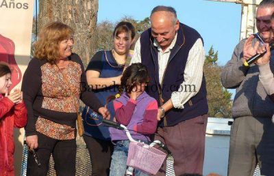 Emoci�n y alegr�a en la �21� Fiesta del D�a del Ni�o� organizada por Pelecho!
