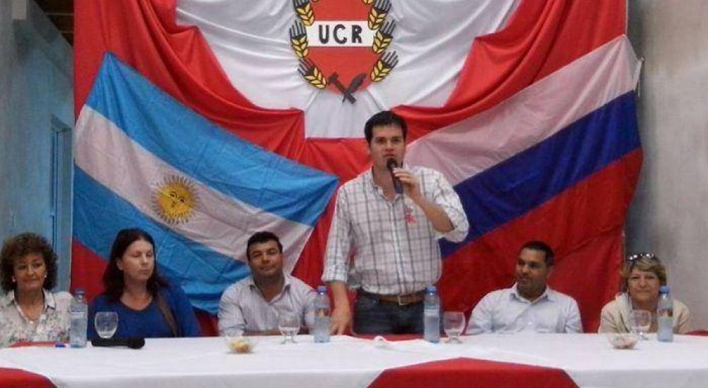 Gonz�lez particip� de varias actividades junto a los tres candidatos a intendente del radicalismo en San Vicente