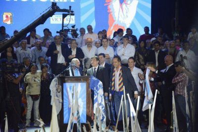 Multitudinario respaldo juje�o al precandidato Daniel Scioli