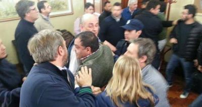 Conflicto en la guardia: M�dicos interrumpieron la conferencia de prensa a 