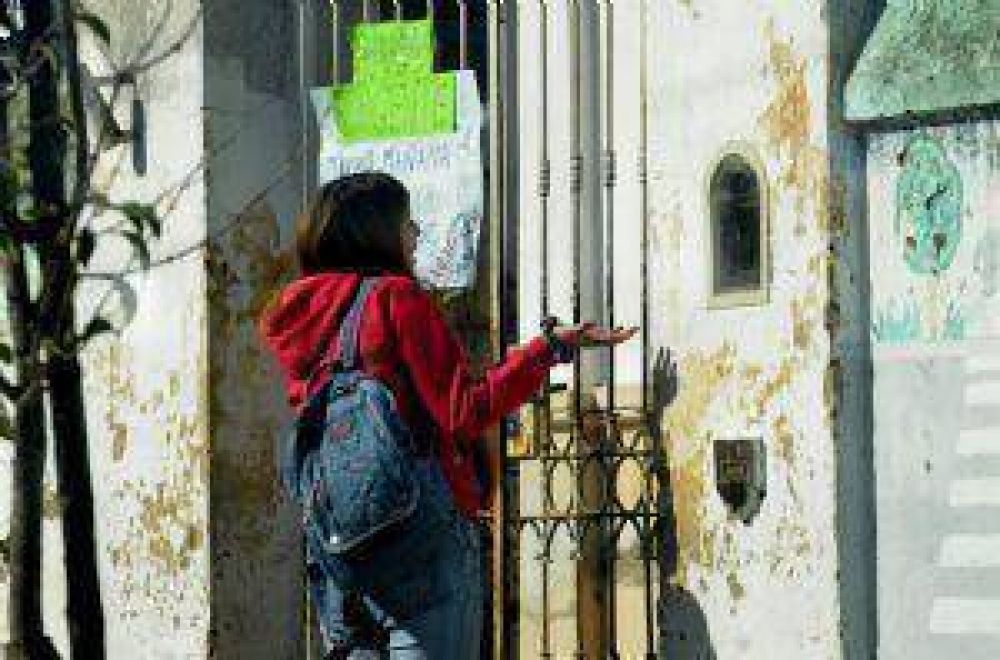 Paro parcial de docentes y auxiliares