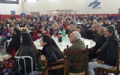 Acto de campa�a de La C�mpora Chivilcoy en el club Independiente