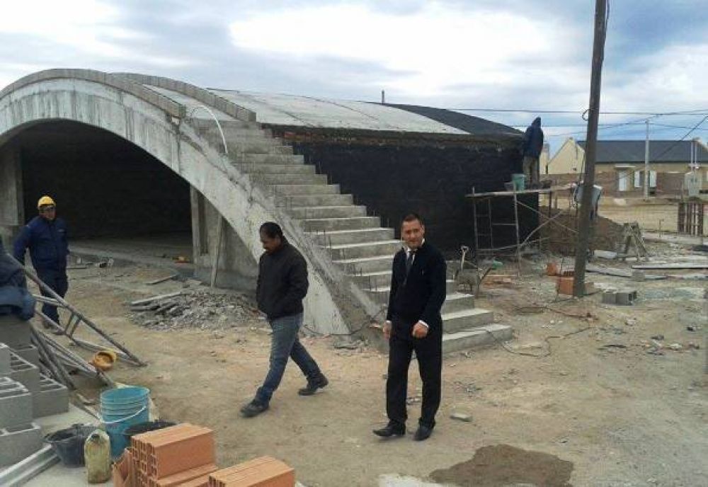 Larra�aga recorri� obra en barrio N�stor Kirchner