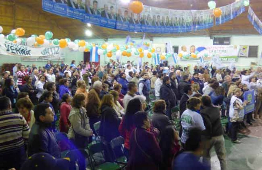 Verna en General Acha: �La C�mpora o La Pampa, ustedes deciden�