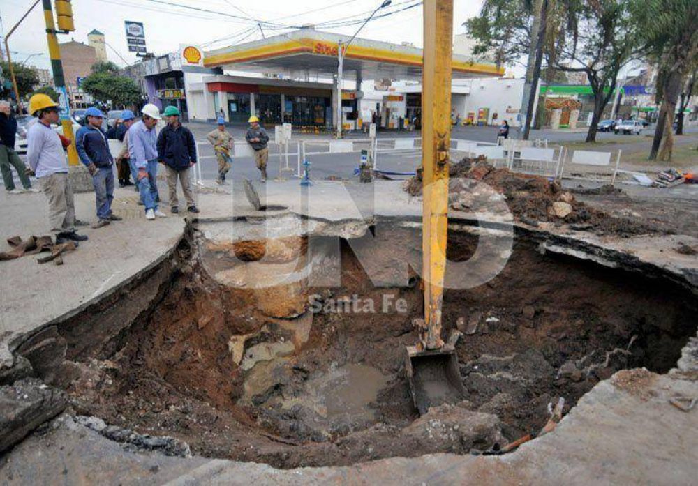 Desde Assa estiman que reparar el socav�n de Bulevar G�lvez y Rivadavia les demandar� 10 d�as