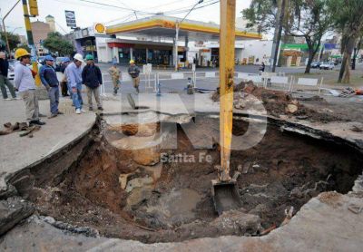 Desde Assa estiman que reparar el socav�n de Bulevar G�lvez y Rivadavia les demandar� 10 d�as
