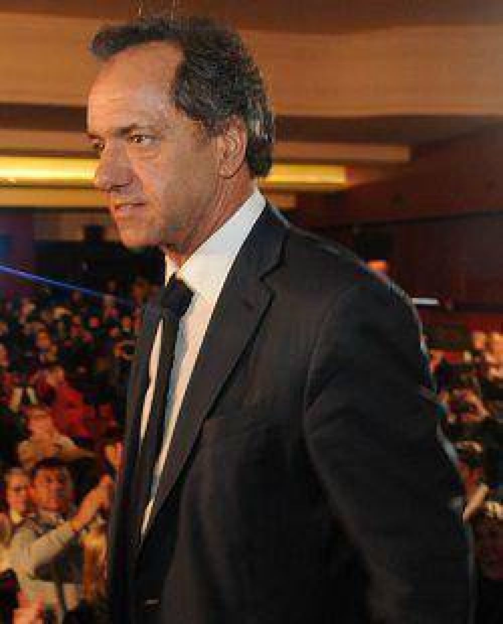 Scioli de paso por la ciudad, con el anodino discurso de siempre, y ni una palabra del cierre de la UPA