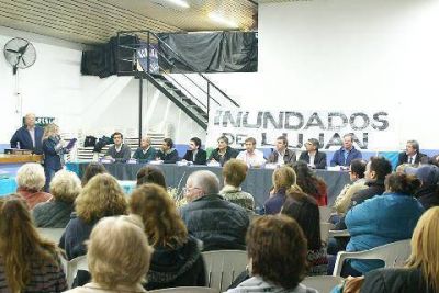 Precandidatos a intendente firmaron un acta compromiso por el problema de las inundaciones
