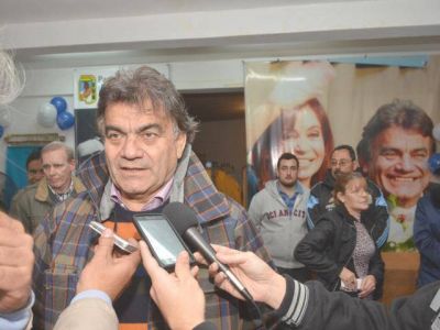 Guti�rrez inaugur� otro local del FpV