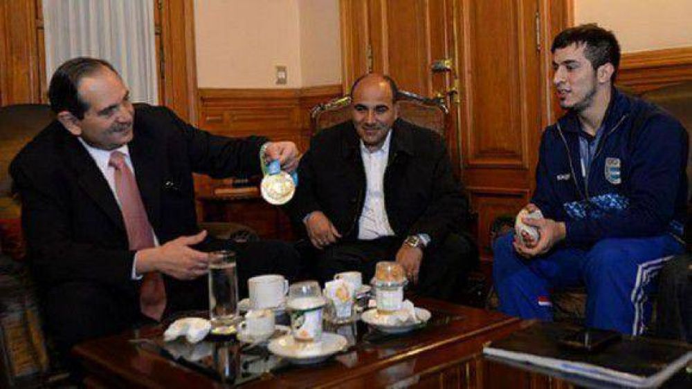 El Gobernador recibi� al tucumano campe�n Panamericano de karate