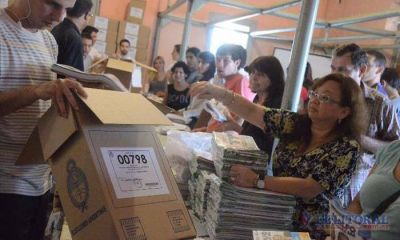 Primarias: comenz� la carga de urnas y la capacitaci�n de autoridades de mesa