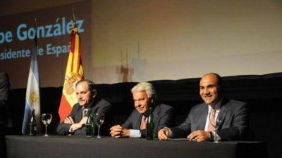 Manzur: �Con Felipe Gonz�lez compartimos la visi�n de concebir a las pol�ticas p�blicas como motor de inclusi�n y equidad�