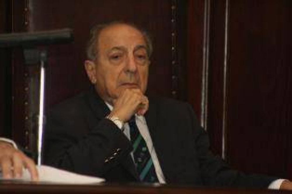 Jim�nez le gan� la pulseada a Gandur y continuar� en la Junta