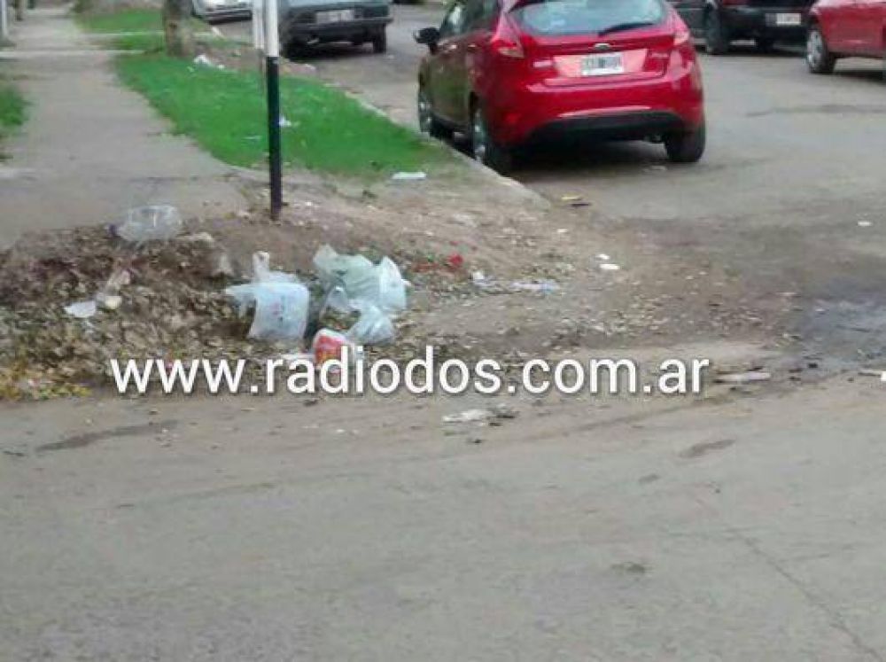 Vecinos del barrio Sur reclaman por basural en Ex V�a y Vargas G�mez