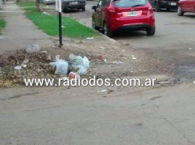 Vecinos del barrio Sur reclaman por basural en Ex V�a y Vargas G�mez