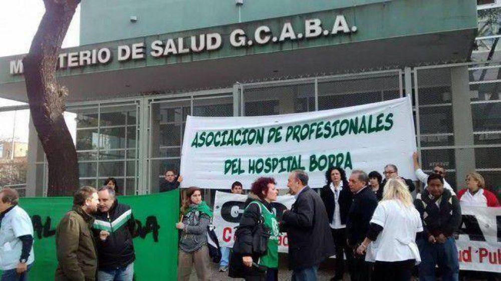 Trabajadores del Borda reclaman frente al Ministerio de Salud