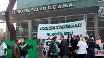 Trabajadores del Borda reclaman frente al Ministerio de Salud