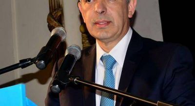 Desde La Plata, Dom�nguez present� las bases de su 