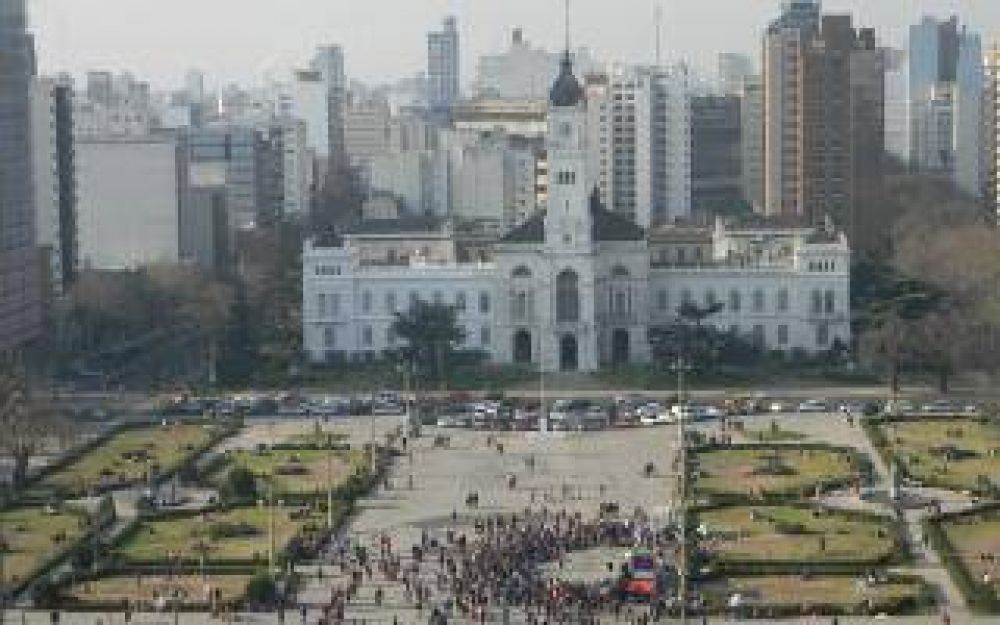 En La Plata se presentan 21 candidatos a Intendente
