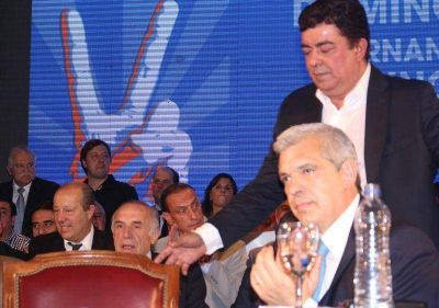 Guillermo Santell�n acompa�� a Dominguez en la presentaci�n de su Plan