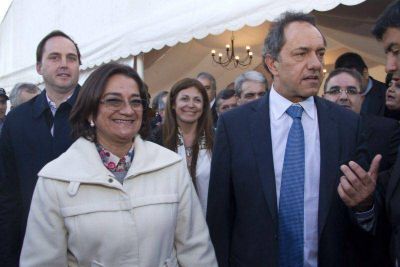 Daniel Scioli se impone por 22 puntos a Macri en el Valle Central