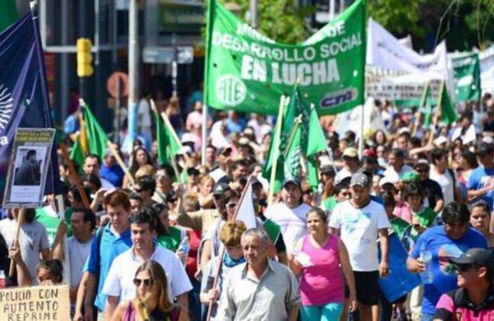 Estatales neuquinos protestaron en las calles
