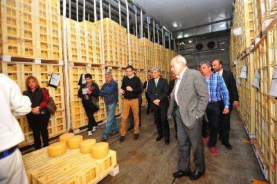 Poggi: �Tenemos que desarrollar una cuenca lechera de diez mil vacas en orde�e�