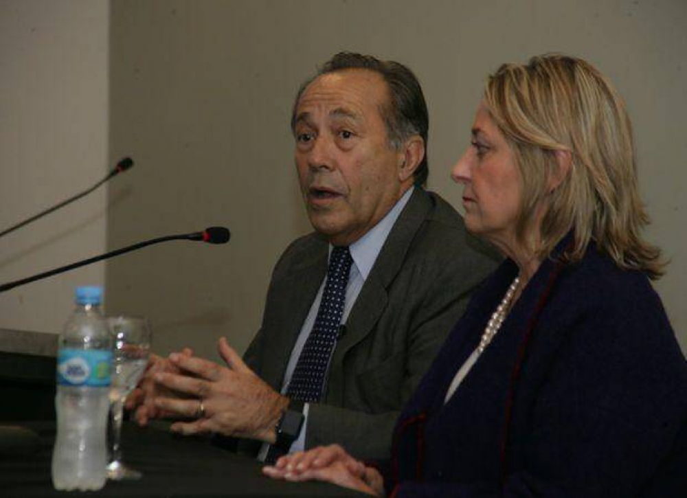 Adolfo destac� que los problemas se solucionan con liderazgo, no con marketing