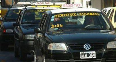 Taxista enfrent� a ladrones a trompadas