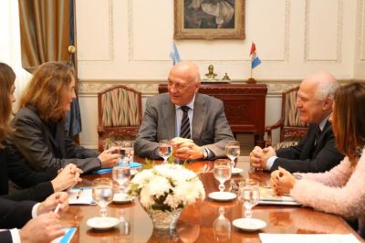 El Gobernador Antonio Bonfatti recibi� a representantes de Unicef
