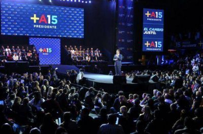 Massa le peg� a Macri y cerr� su campa�a convocando a los indecisos