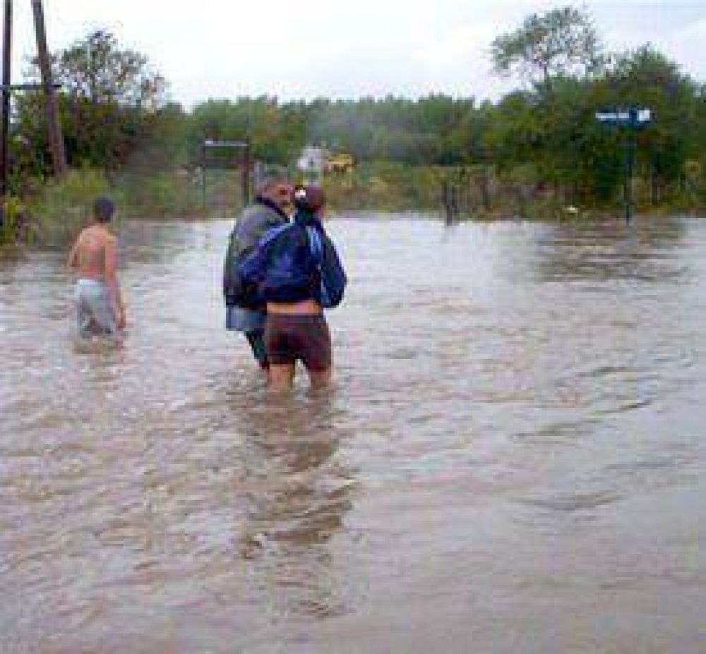 Vecinos piden que se limpie la Ca�ada de G�mez