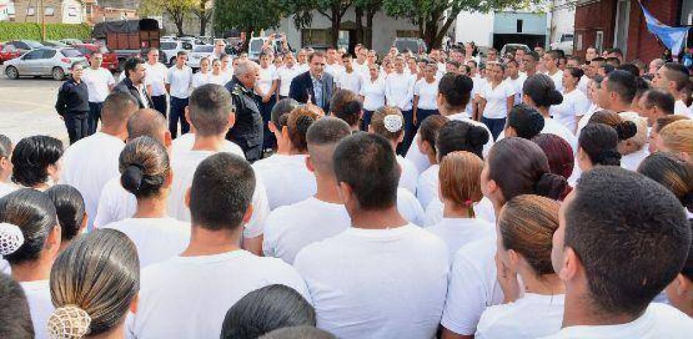 Se sumar�n 400 polic�as reci�n egresados a San Mart�n