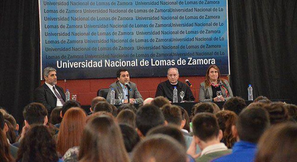 Multitudinario encuentro de j�venes referentes de secundarias en la UNLZ