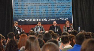 Multitudinario encuentro de j�venes referentes de secundarias en la UNLZ