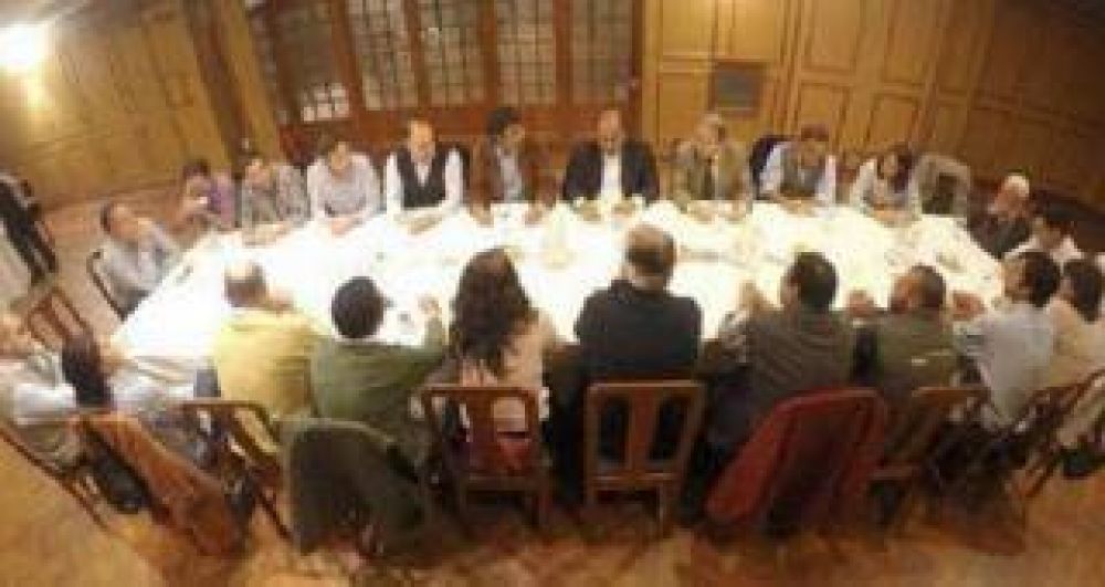 Manzur se reuni� con productores del sector lechero