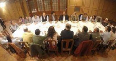 Manzur se reuni� con productores del sector lechero