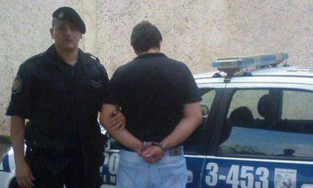 Un hombre fue detenido por intentar sustraer prendas del shopping